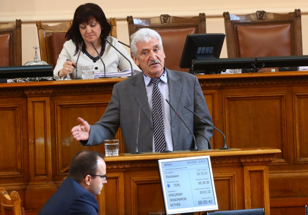 Велчев: Къде беше Радев, когато разграбваха армията? 