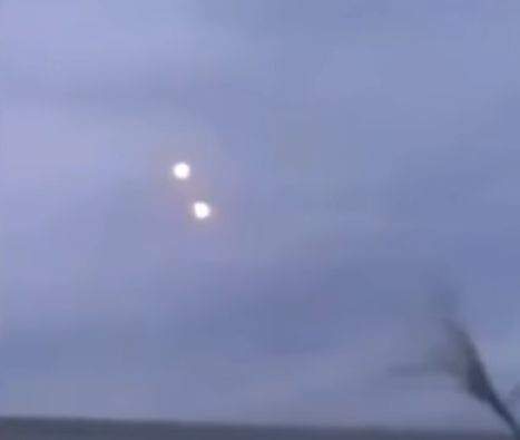 Читател на БЛИЦ изпрати сензационно ВИДЕО с НЛО над Лондон