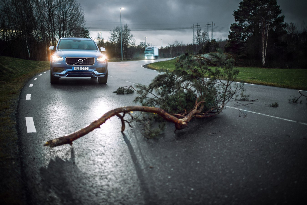 Volvo Cars и Volvo Trucks споделят данни в реално време на пътя