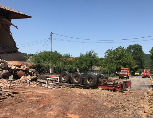 Очевидец на катастрофата с ТИР и две къщи в Златна панега: Майка ми, леля ми и баба ми оцеляха по чудо