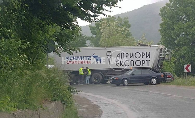 Първи СНИМКИ от жестокото меле край Български извор