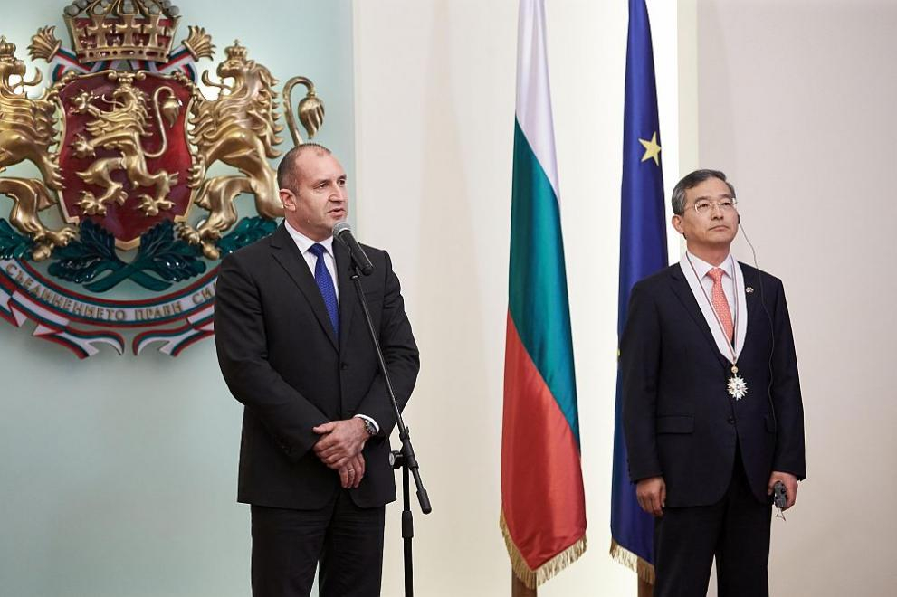 Румен Радев връчи орден „Стара планина“ на посланика на Южна Корея в България