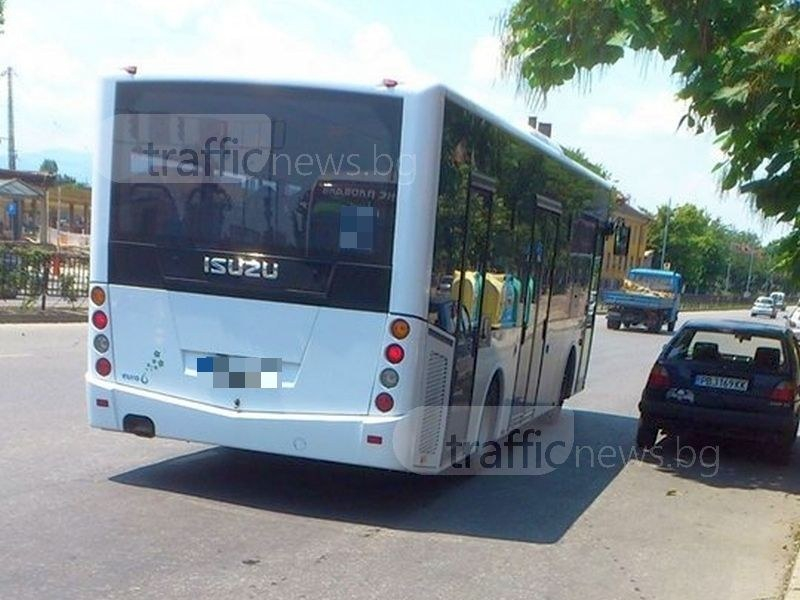 Бой в автобус в Пловдив! Шофьорът смля с юмруци кондуктора