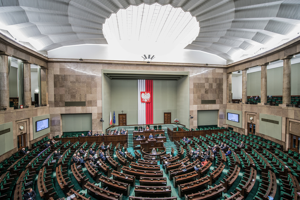 След скандал полските депутати си намалиха заплатите 