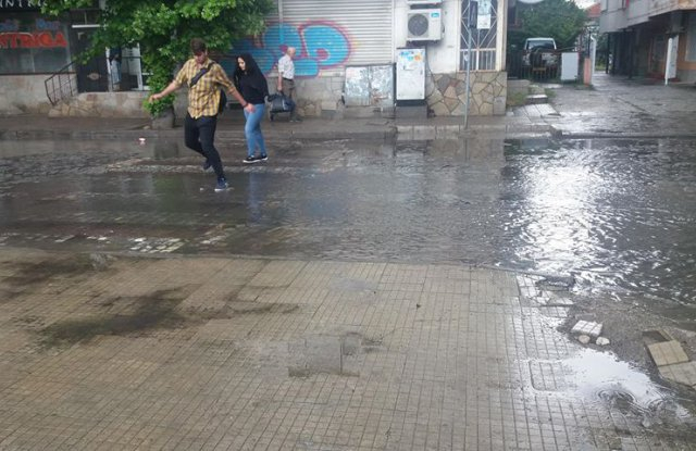 БМВ помете момиче на пешеходна пътека, но вместо да помогне, шофьорът...