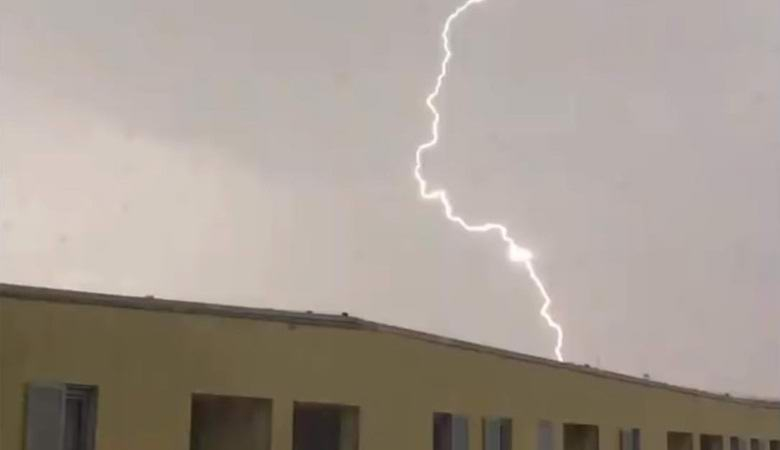 Мълния порази загадъчно триъгълно НЛО над Хърватия (ВИДЕО)
