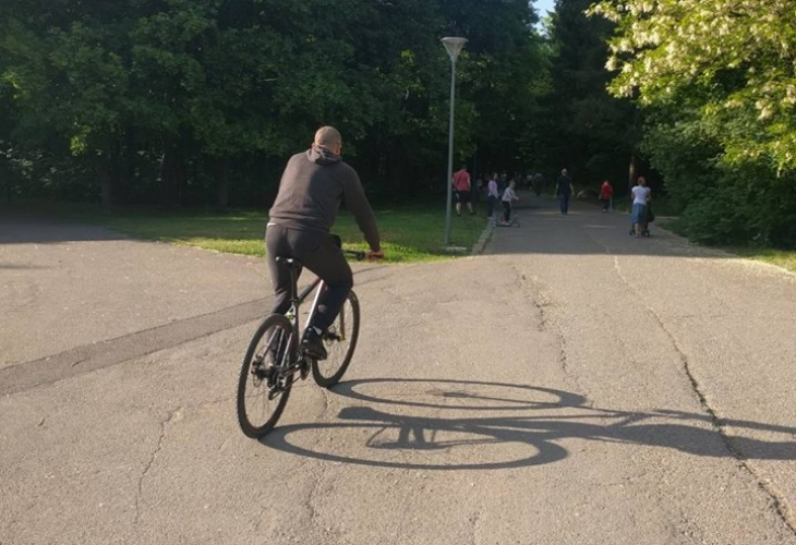Много лоши новини за велосипедиста, помел детенце в Южния парк