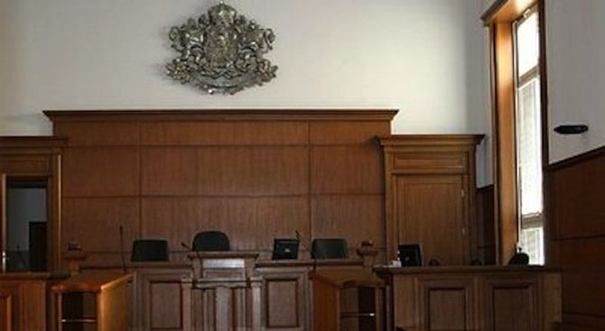 Домашен арест за един от обирджиите на банкомата в Сапарева баня