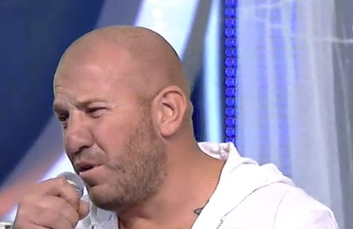 Няма да повярвате какво направиха Рачков и Зуека! Динко нахлу на сцената на Капките със свински опашки в ръка и...  (СНИМКИ)