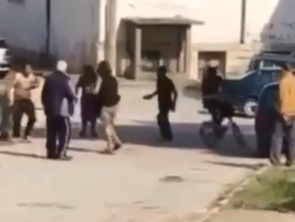 Зловещо ВИДЕО (18 +), снимано от дете, запечатало кървавото меле в Шумен между Монаха Велико и жертвата му Митко 