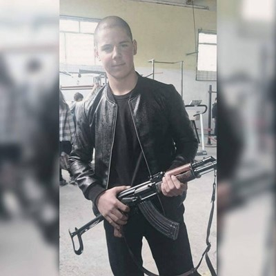Абитуриентът Марин, развявал автомат "Калашников" в Смолян, крие неочаквано минало! (СНИМКИ)