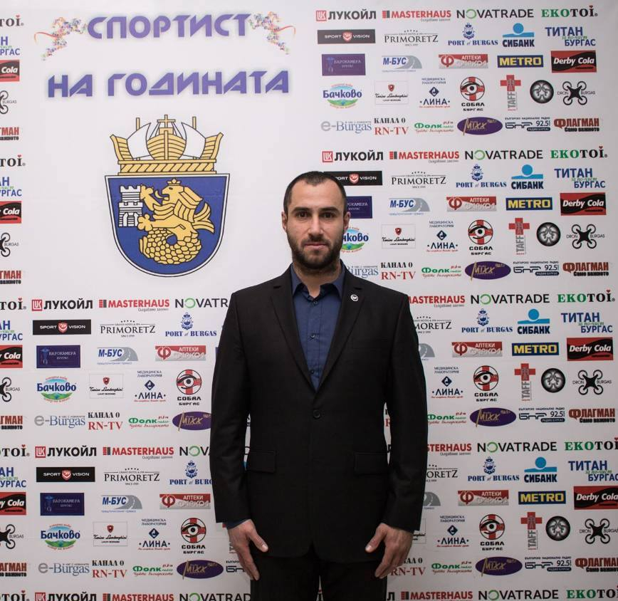Тежката любовна драма на самоубийцата в Бургас, спасена от трима младежи (СНИМКИ)