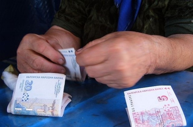 "Полицай Лъчезар Иванов" се облажил с 23 000 лв. от наивна баба в Смолян, а старица от Кърджали…