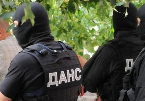 Ето какво намериха спецченгетата в колата на обвинената в корупция шефка в район "Подуяне" (СНИМКИ)