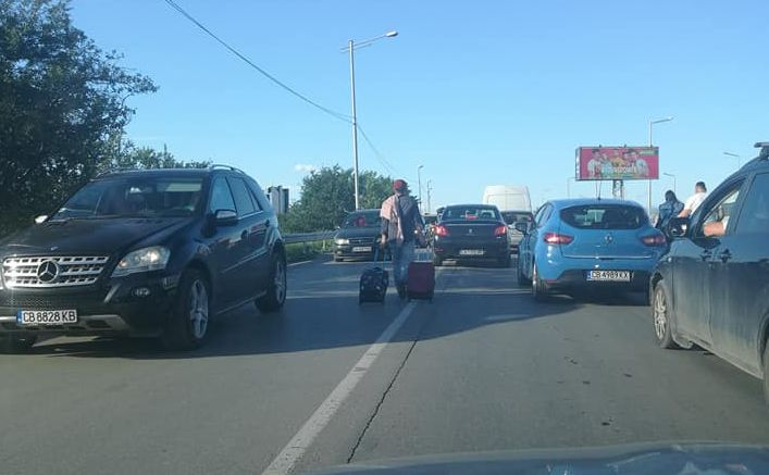 Евролидерите предизвикаха истински хаос по пътя към летището (СНИМКИ/ВИДЕО)