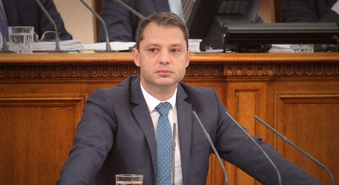 Делян Добрев с тежък упрек към комисията за ЧЕЗ 