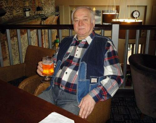 Британските спецслужби крият Скрипал в таен бункер, 89-годишната му майка дава мило и драго да говори със сина си