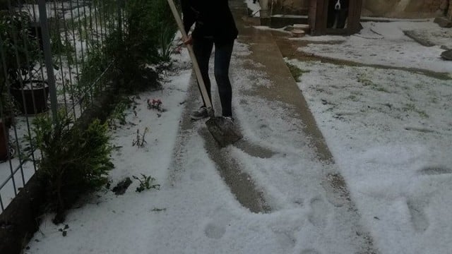Проливен дъжд и силна градушка връхлетяха Габрово, последва потоп (ВИДЕО)