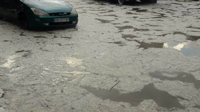 Проливен дъжд и силна градушка връхлетяха Габрово, последва потоп (ВИДЕО)