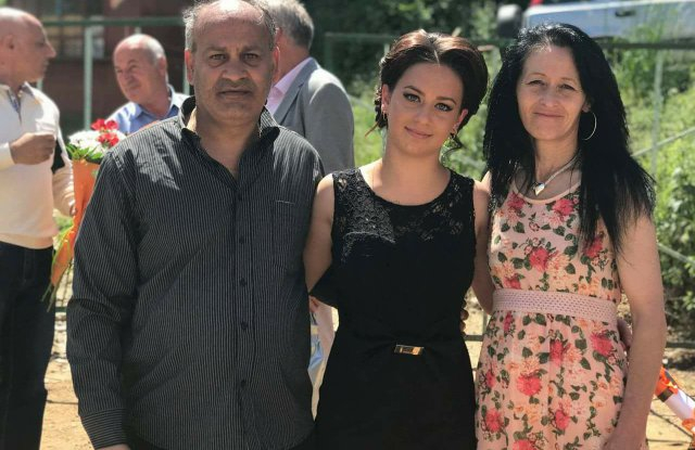 Помните ли момичето от Неделино, което спаси семейството си? Сега е красива абитуриентка и... 
