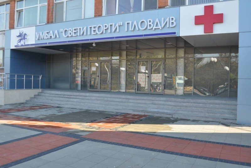 Лекари направиха уникална операция на бебе, родено с вроден перитонит