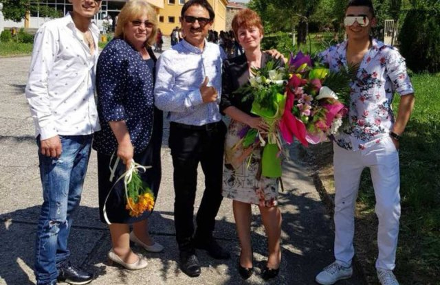 Милко Калайджиев с близнаци абитуриенти, стяга тежко тържество 