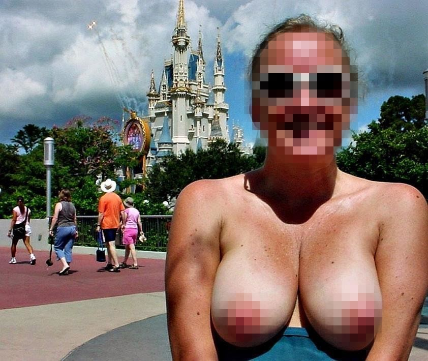 Срамота! Жени веят цици и свалят бикини в "Дисниленд" пред дечица заради нова мода (СНИМКИ 18+)
