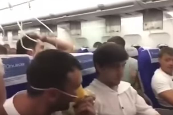 Пътници от злополучния самолет Airbus 321, раздиран от паника и писъци, разказаха за кошмара в небето (ВИДЕО)