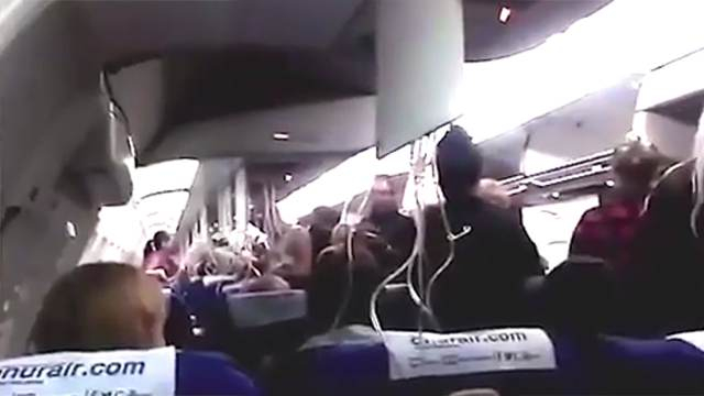 Пътници от злополучния самолет Airbus 321, раздиран от паника и писъци, разказаха за кошмара в небето (ВИДЕО)