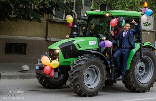 Пазарджишки абитуриент събра погледите с нетрадиционното си возило и се превърна в хит в мрежата (СНИМКА)