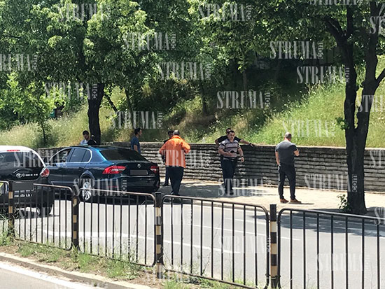 Зрелищните арести в Благоевград продължават! Ченгета тарашат 3 часа колата на известен в миналото полицай 