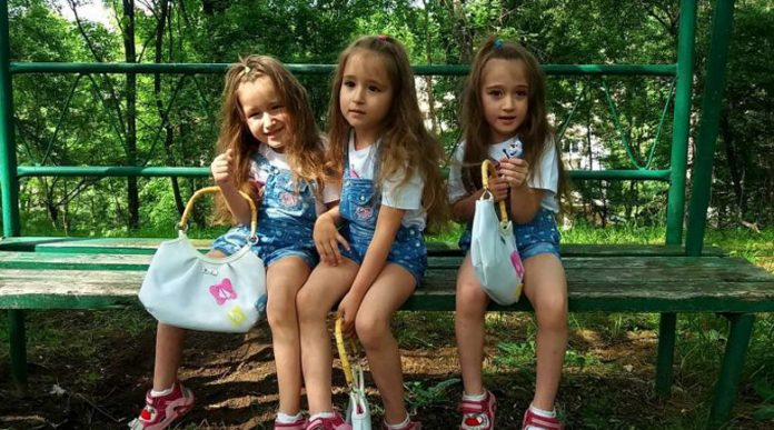 Тези две 6-годишни близначки се борят геройски със страданието – да им помогнем! 