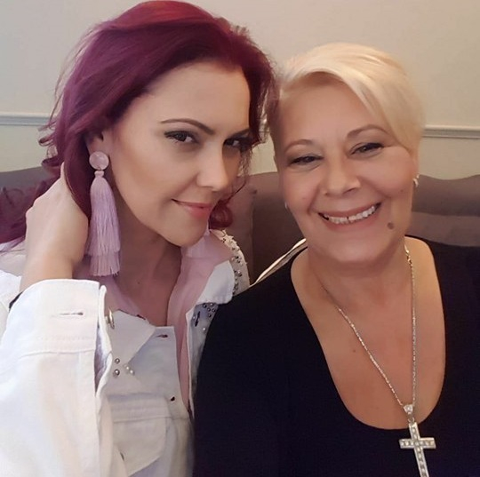 Само в БЛИЦ: Звездата Светла Иванова разкри сензационни подробности за биологичната си майка, която откри след четвърт век търсене (СНИМКИ)