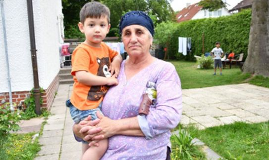 Баба Златка направи нещо (не)обичайно с внучето си в мюнхенското метро, а след минути почерня от полиция! 