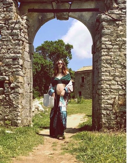 Бременната моделка Глория се скъса да се снима гола! Скандалната брадърка заля мрежата с апетитни СНИМКИ (18+), но после...
