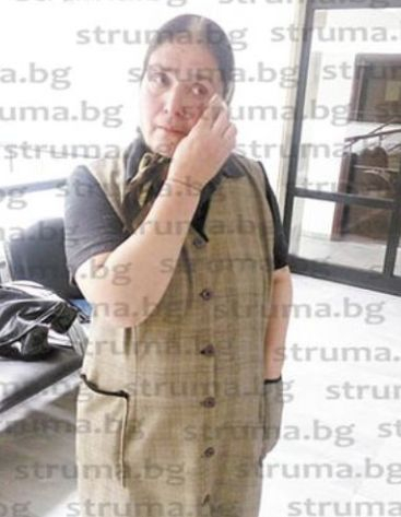 Наглият Тайфи, затрил шестима с отровната си ракия, се изгаври с почернена майка пред очите на всички