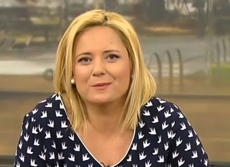 Лора Крумова със сигурност ще помни дълго последния си ефир! Ето какво й спретнаха колегите на изпроводяк (ВИДЕО)