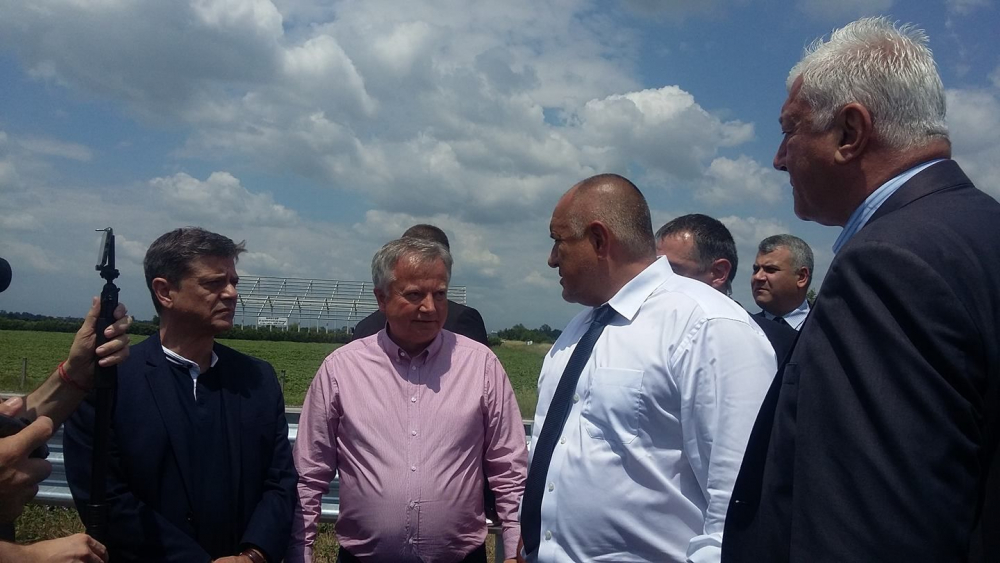 Борисов огледа как върви ремонта на АМ "Тракия" по новата технология (ВИДЕО)