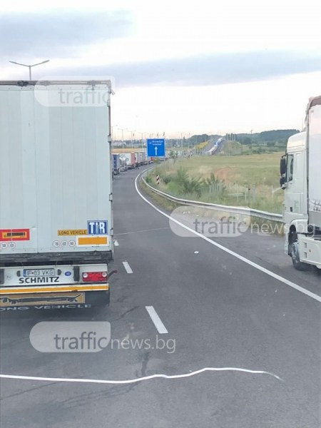 Ад границата с Турция! Шофьор чака над 24 часа, опашката е километрична (СНИМКИ)