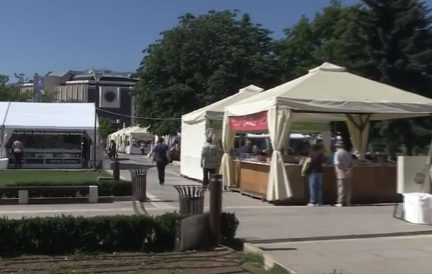 БЛИЦ TV: Нещо невиждано се случва в парка пред НДК