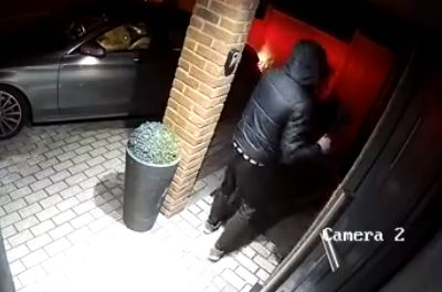 Светкавично! Уловиха на ВИДЕО как се краде кола за 23 секунди