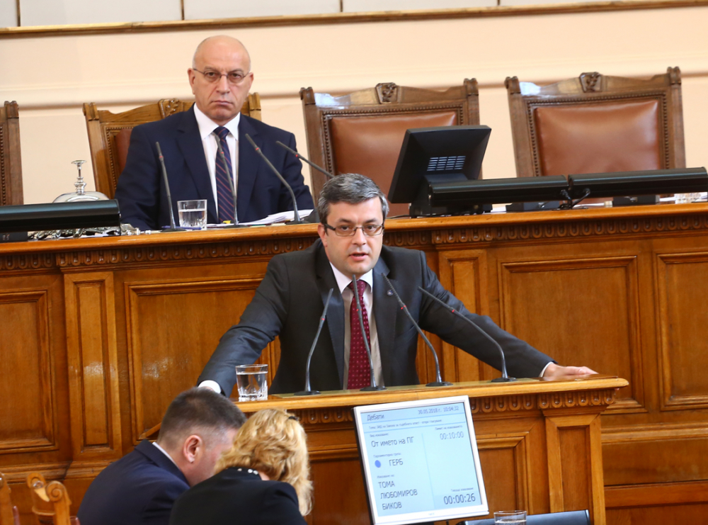 Депутатът от ГЕРБ Тома Биков: Може би трябва на следващия коалиционен съвет да поканим и президента