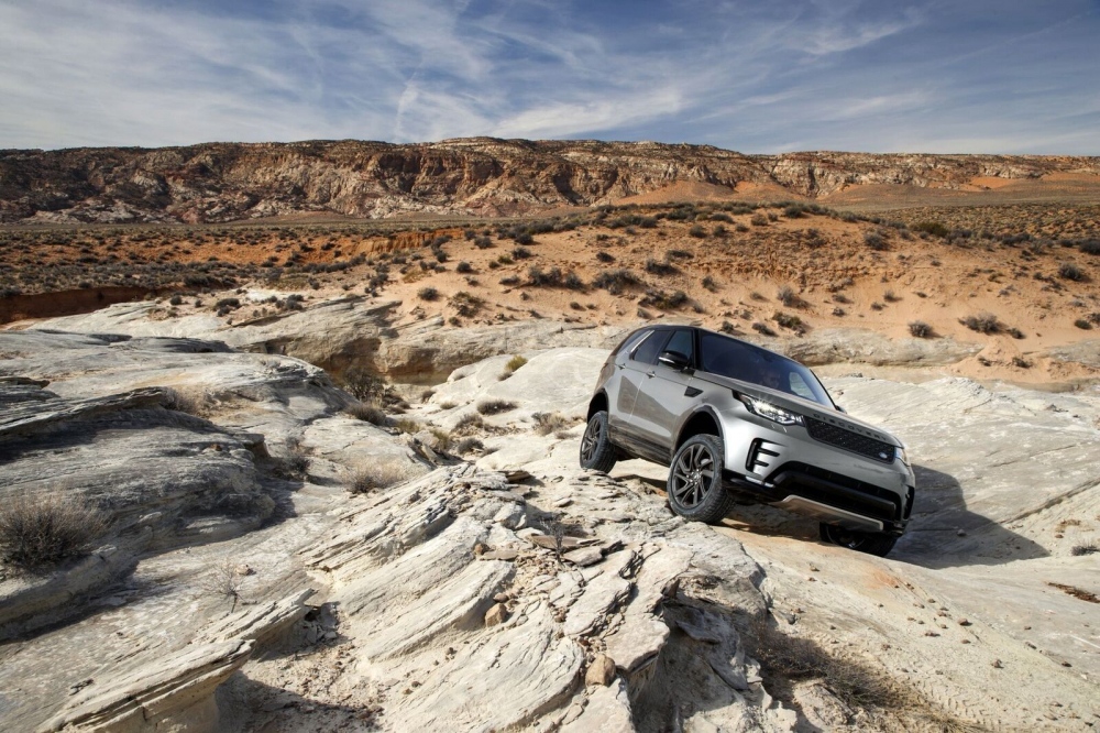 Land Rover превръща в реалност автономното шофиране върху всякакъв терен