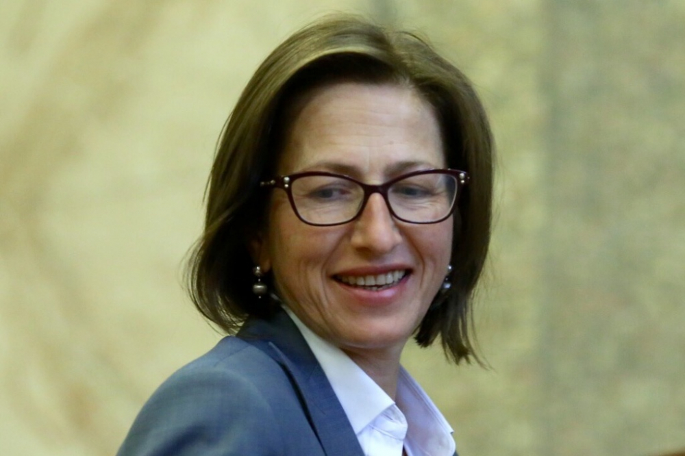 Eвтино и на широко живее протежето на Лозан Панов съдия Дишева в баровски държавен апартамент (СНИМКИ/ДОКУМЕНТИ)