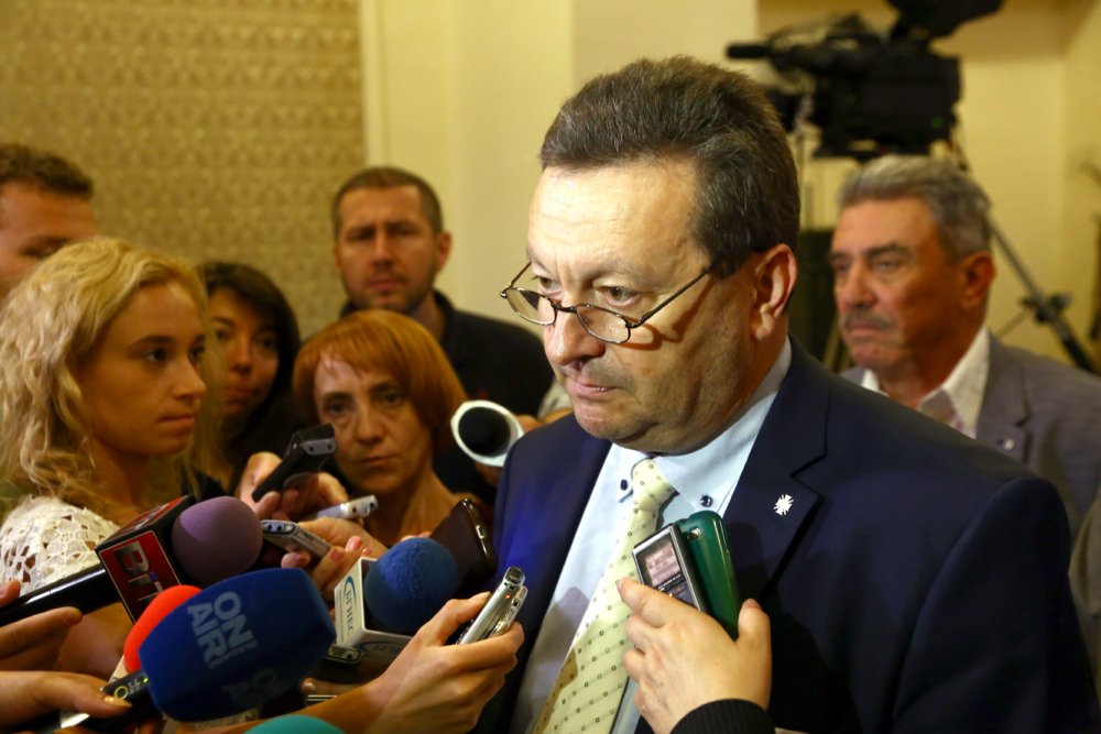 Въпреки бойкота на червените: Таско Ерменков се върна в парламента