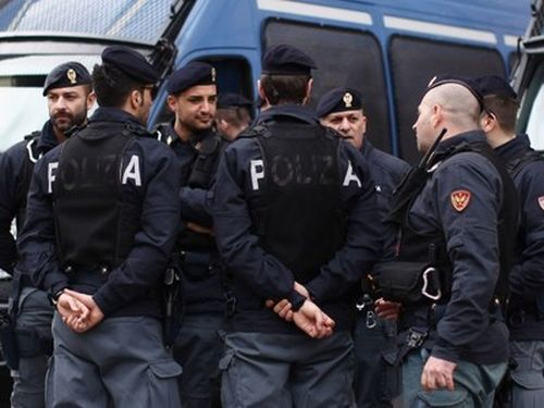 Вдигнаха Рим на юруш заради обира с българска кола, а бандитите забравили да си вземат…