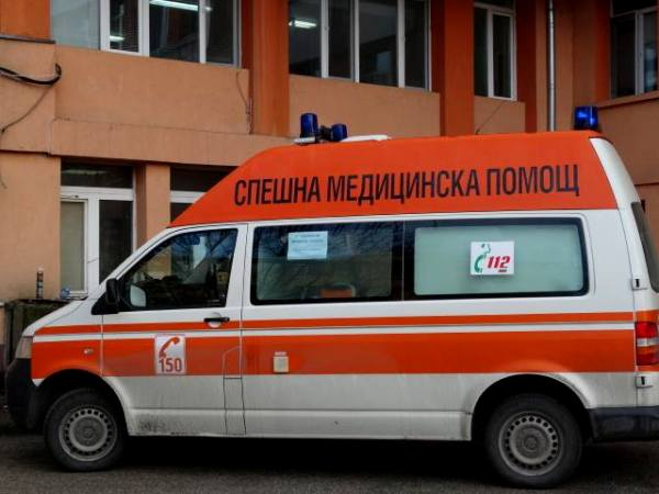 Леле, майко! Пациент отиде да търси помощ, а после избяга от болницата в Дупница