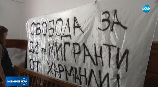 Прецедент или тотално безумие! Шокиращо се какво направиха българка и двама италианци за побеснелите бежанци, подклали бунта в Харманли (СНИМКИ/ВИДЕО)
