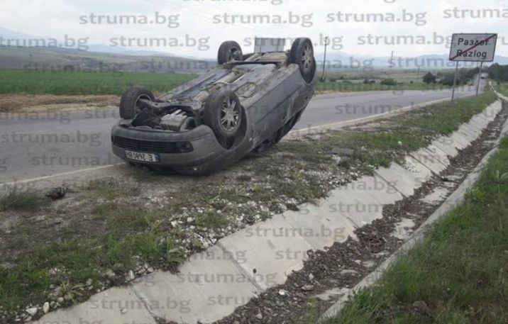 Жестока касапница на входа на Разлог, млад мъж е затиснат между ламарините (СНИМКА)