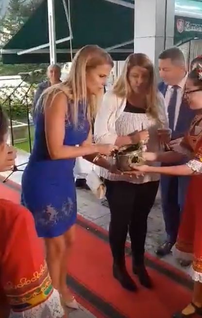 Само в БЛИЦ! Вдовицата на Шарлопов изцяло ангажирана с нови бизнес проекти (СНИМКИ)